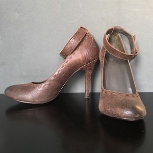 Distressed Leather Pumps